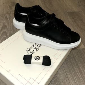 Alexander McQueen Woman’s Oversized Black Sneaker 35.5